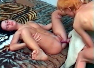 Dog fucking that trimmed slit on cam